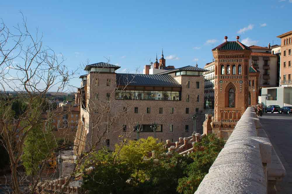 Teruel 03 - escalinata neo-múdejar.jpg
